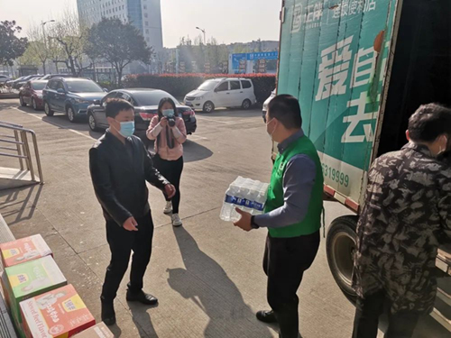 【新闻】“抗击疫情，与爱同行”——爱心捐赠防疫物资，齐心筑牢战“疫”堡垒