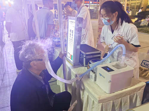“礼赞新时代·奋进新征程”庆祝建国75周年公益义诊活动在泰汶吾悦广场成功举办