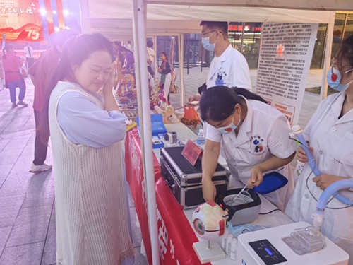 “礼赞新时代·奋进新征程”庆祝建国75周年公益义诊活动在泰汶吾悦广场成功举办